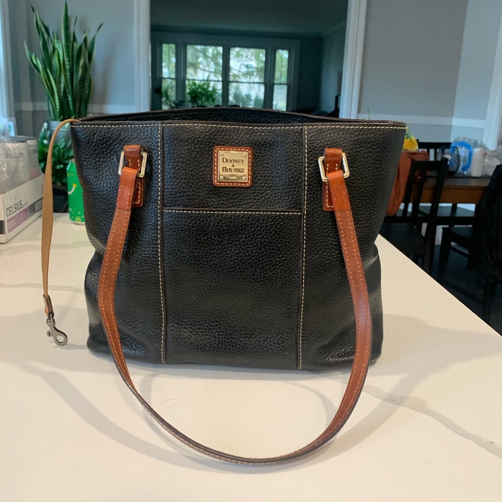 Pebbled Black Dooney & Bourke Learher Tote Red Lining